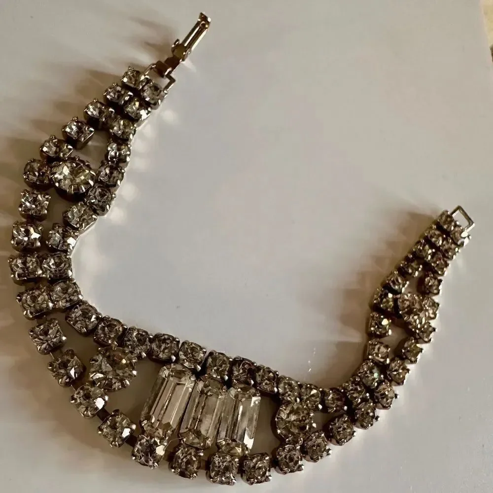 Vintage Rhinestone Bracelet – Timeless Sparkle & Glamour